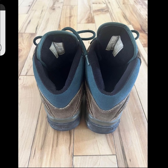 Merrell Women’s Size 8.5 Hiking Boots - Picture 3 of 5